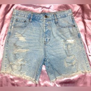 90’s baggy shorts, light blue